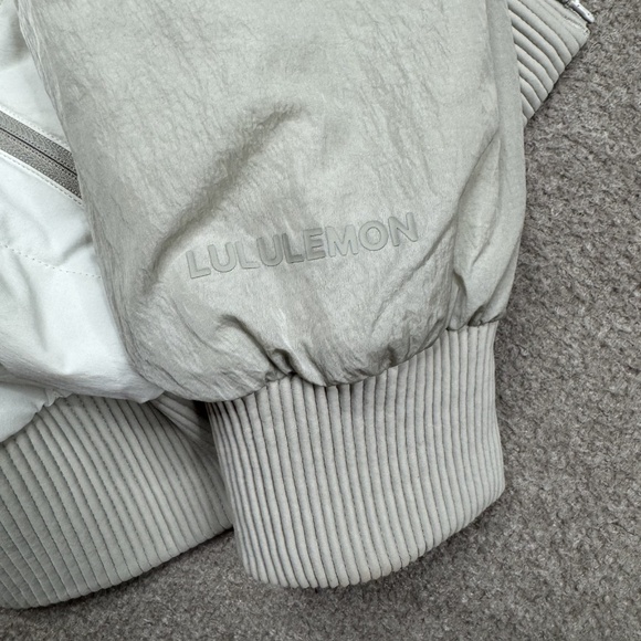 Lululemon Bomber Jacket Women's Size S Gray White Reversible Cropped - Picture 4 of 7